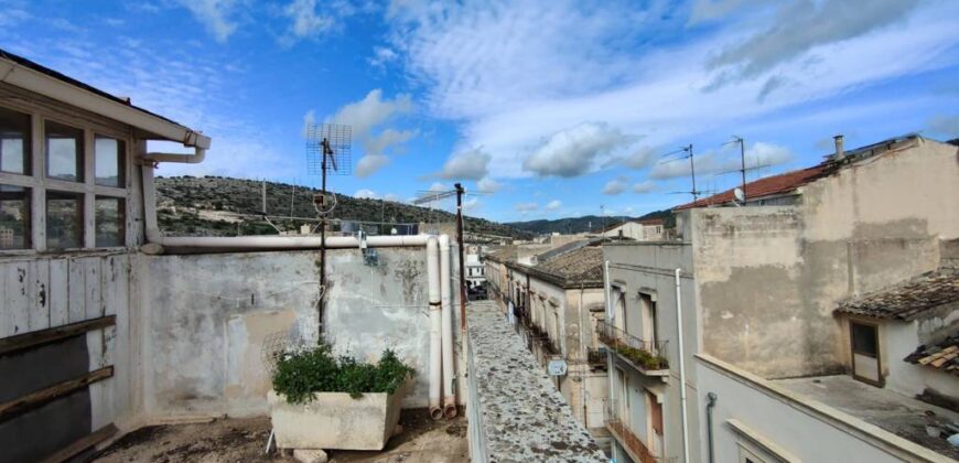 Appartamento con terrazzino