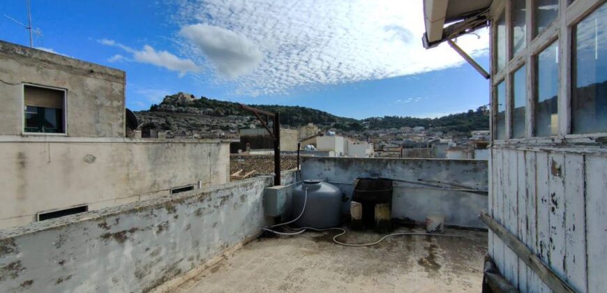 Appartamento con terrazzino